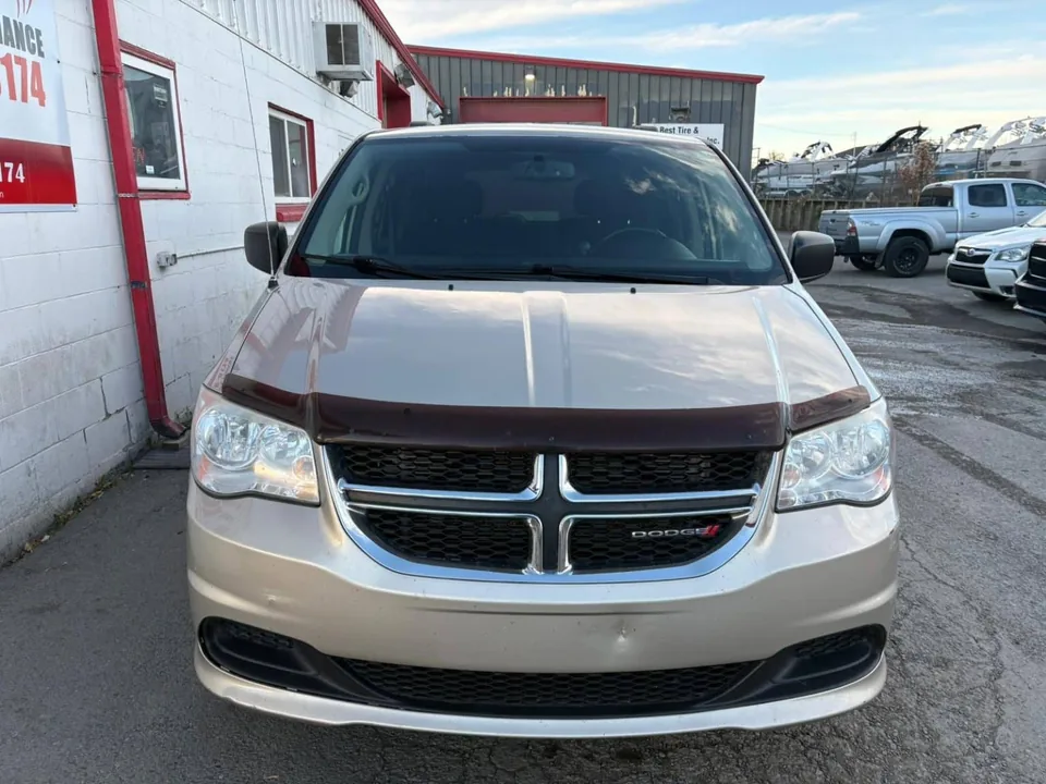 Original Dodge Grand Caravan front photograph on the dealership lot
